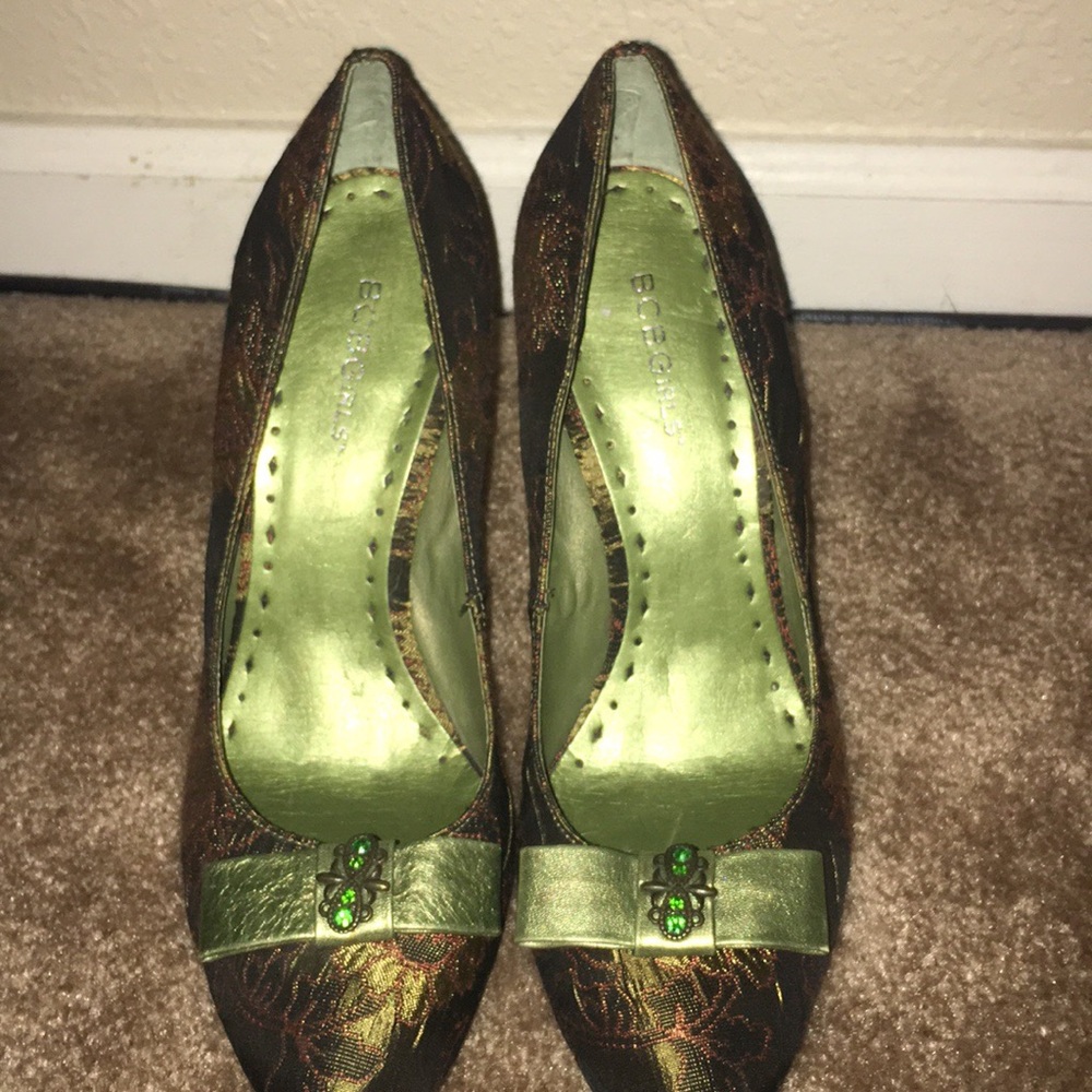 Absolutely beautiful green, brown, gold heels